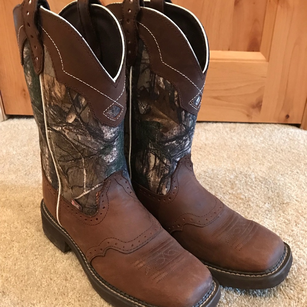 Justin Camo Women’s Cowboy Boots